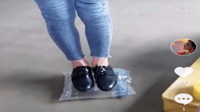 弄丟芒果被投訴，快遞員又哭又跪！